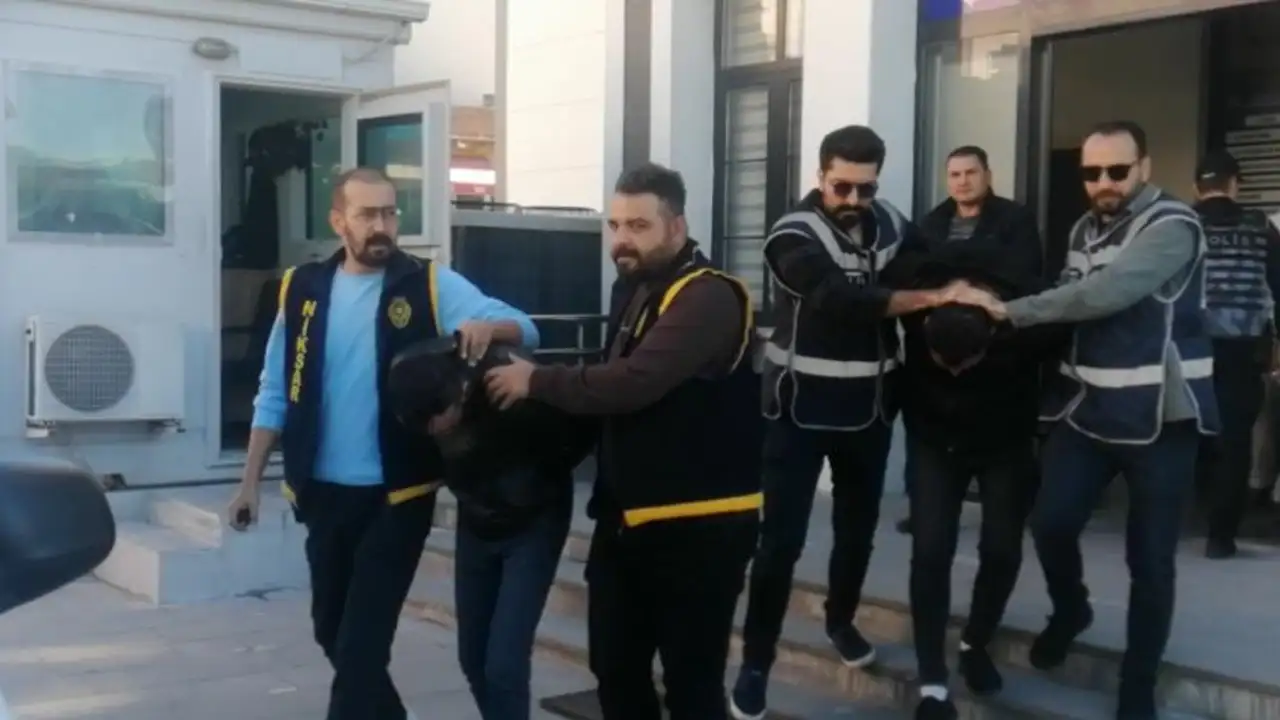 Yaşlı çifte milyonluk tuzak: Sahte polisler tutuklandı