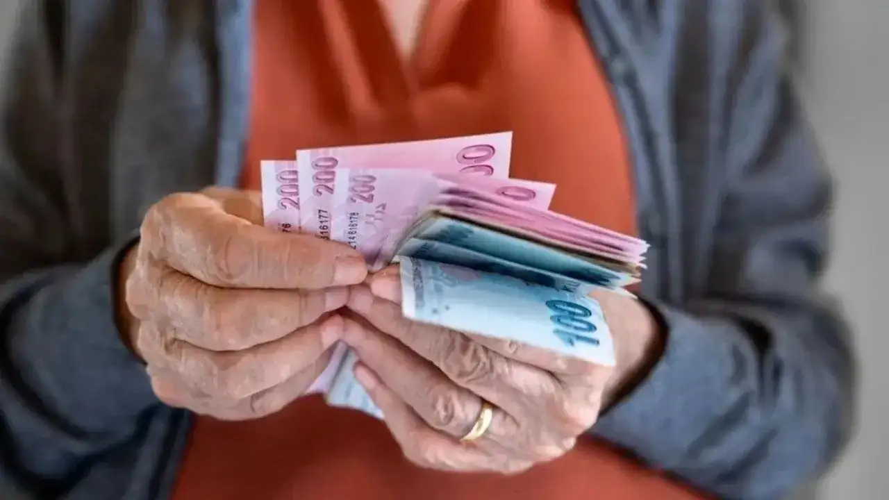 Memur ve emekliler merakla bekliyordu: 4 aylık zam farkı belli oldu