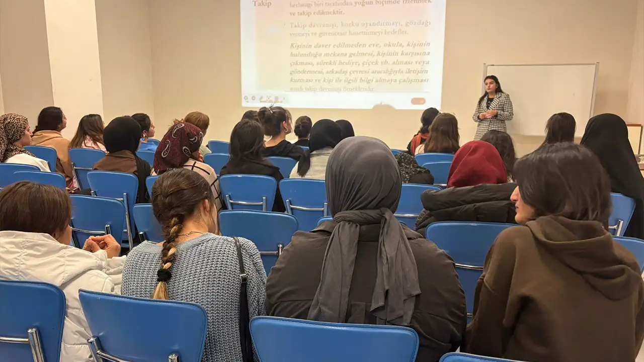 Bayburt’ta kız öğrencilere kadına yönelik şiddetle mücadele eğitimi