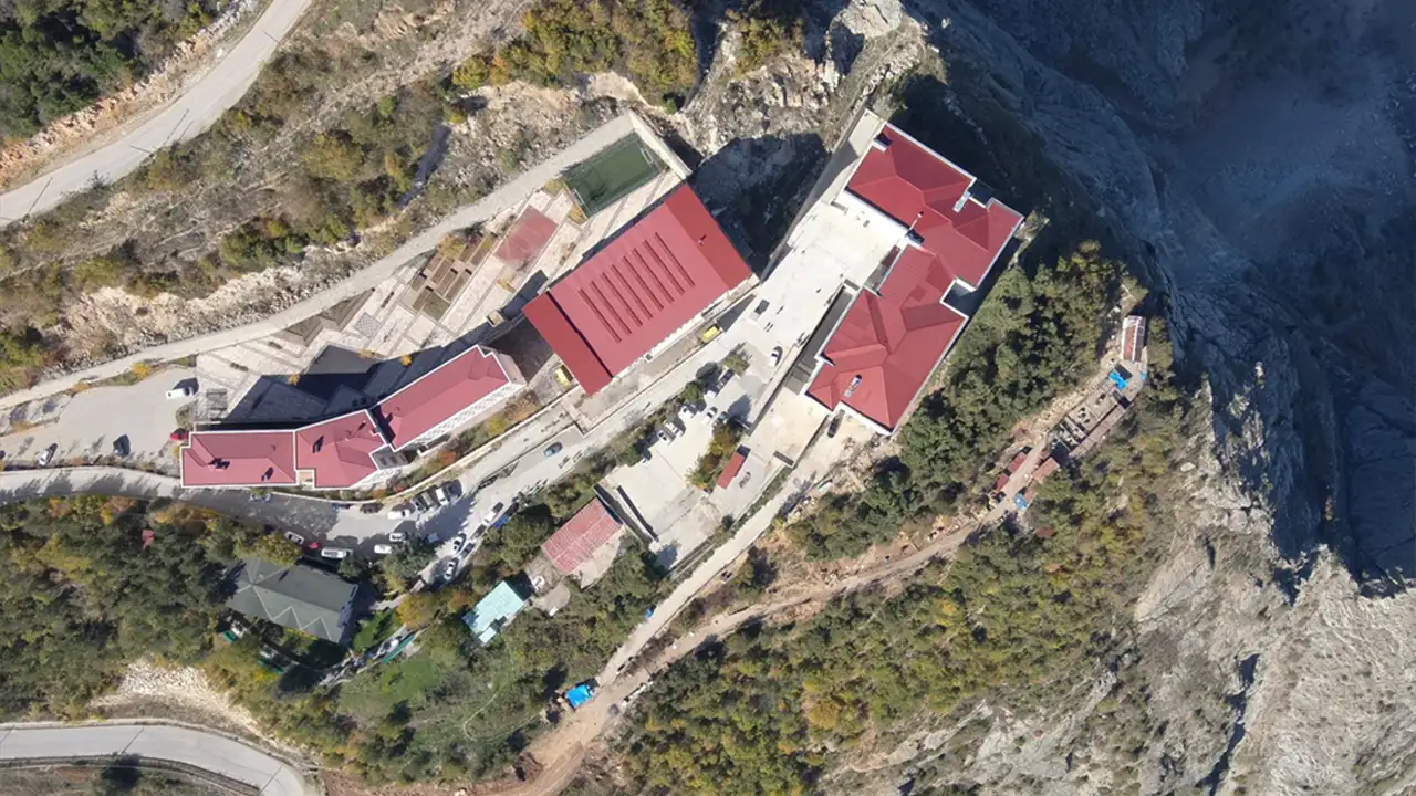 Artvin’de liseye yakın yamaçta kaya kopmuştu: İnceleme başlatıldı