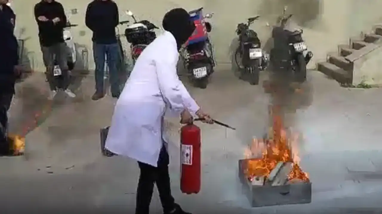 Gümüşhane KYK Erkek Yurdu’nda öğrencilere yangın söndürme eğitimi verildi