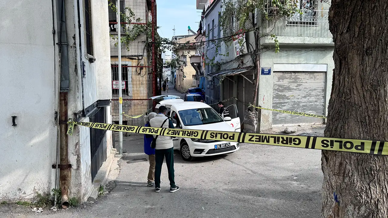 İzmir'de şok saldırı: Kızılay personeli ayaklarından vuruldu