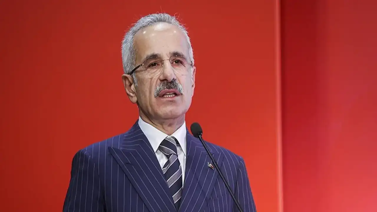 Ulaştırma ve Altyapı Bakanı Uraloğlu: " Hız levhalarında sadeleşme için 32 bin levhayı kaldırdık"