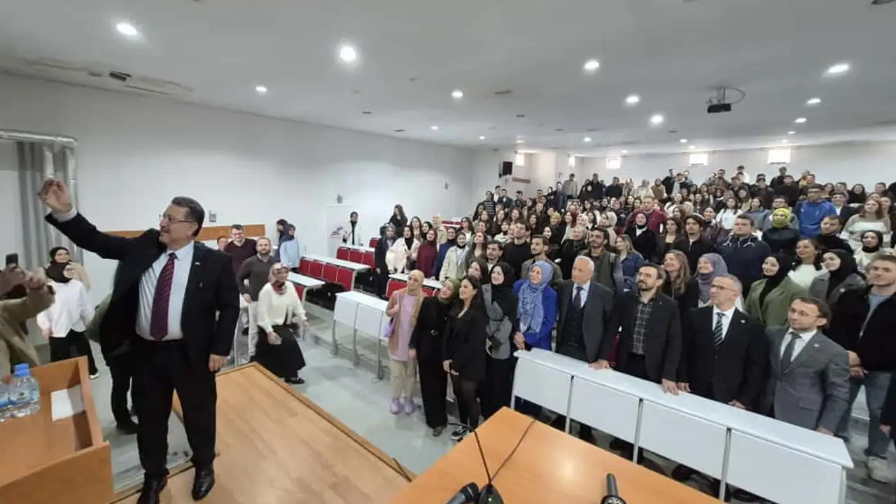 Başkan Genç’ten hukuk öğrencilerine çağrı: “Tam bağımsız Türkiye sizin omuzlarınızda yükselecek”