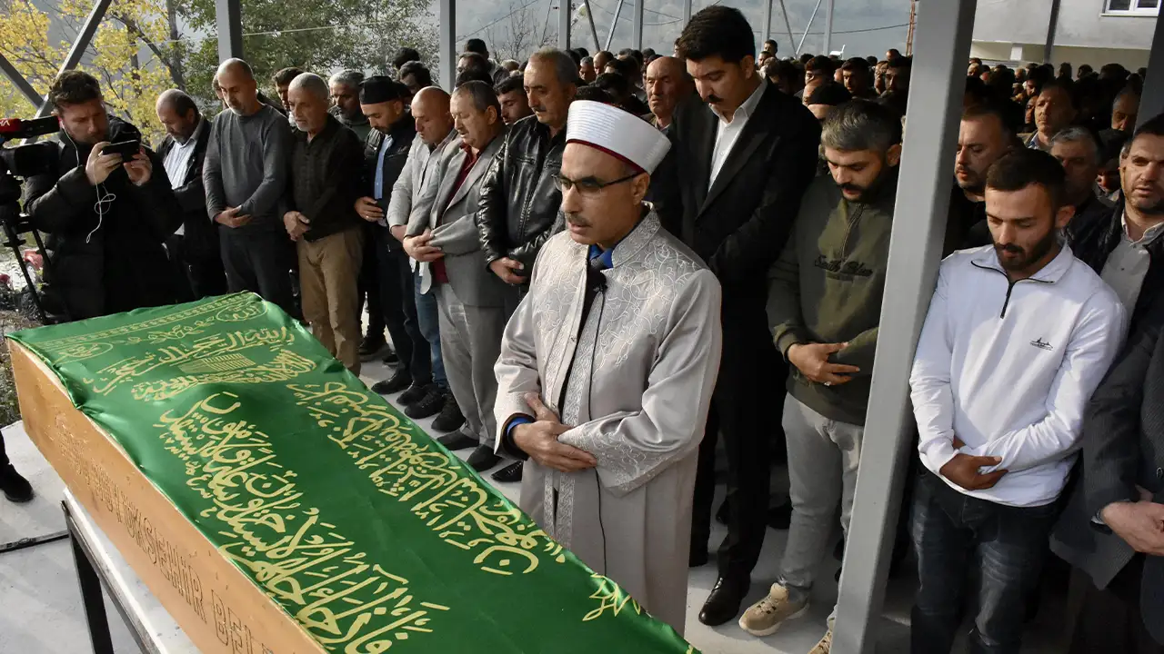 Ordu’da göçük altında hayatını kaybeden genç operatör toprağa verildi