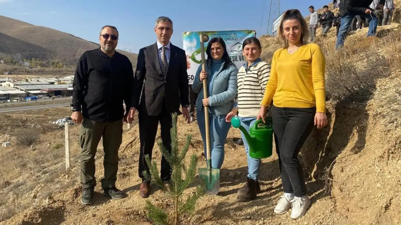 Bayburt’ta öğrencilerden 50’nci yıl hatıra ormanı