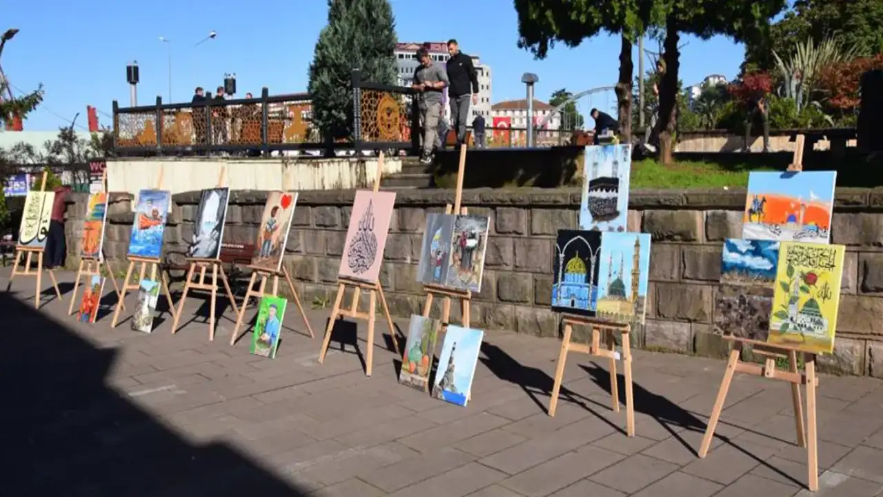 Genç sanatçılardan camide anlamlı sergi: “Genç Eller Camide Renkler” projesi ilgi gördü