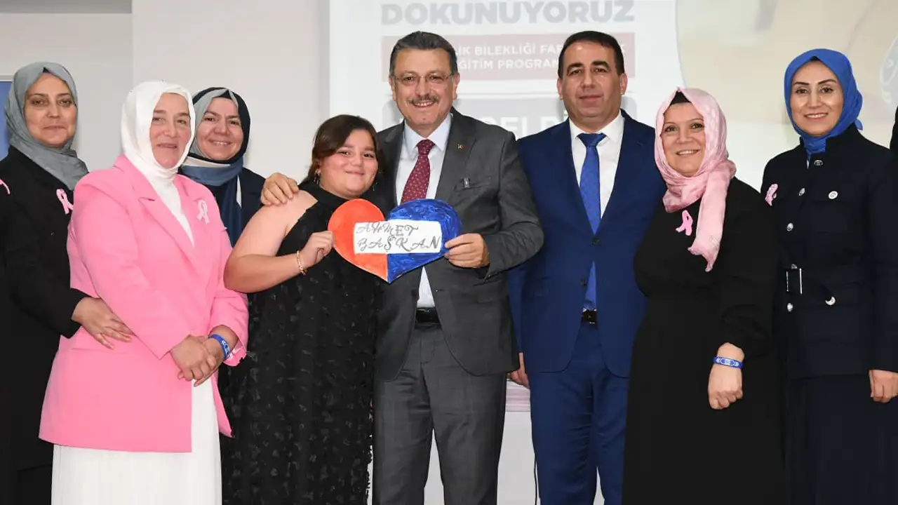 Trabzon’da sağlık için örnek adım: Tıbbi Kimlik Bilekliği projesine Başkan Genç’ten destek