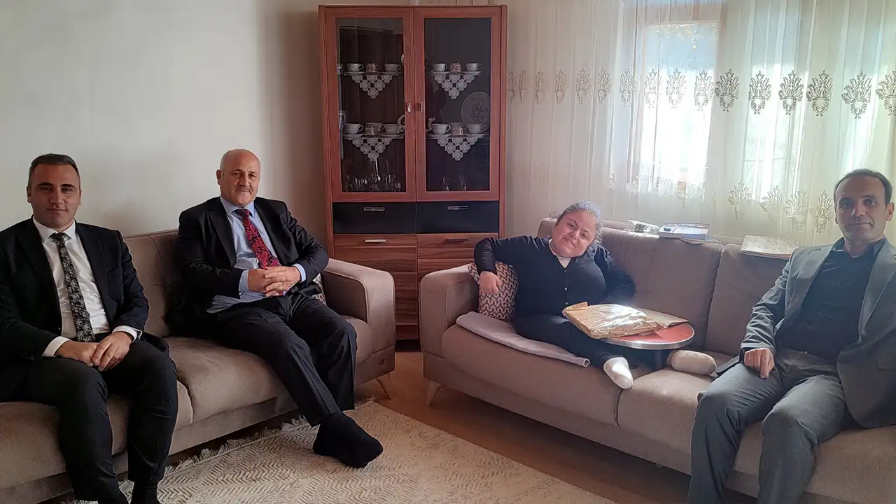 Bayburt’ta evde eğitim gören öğrenciye moral ziyareti