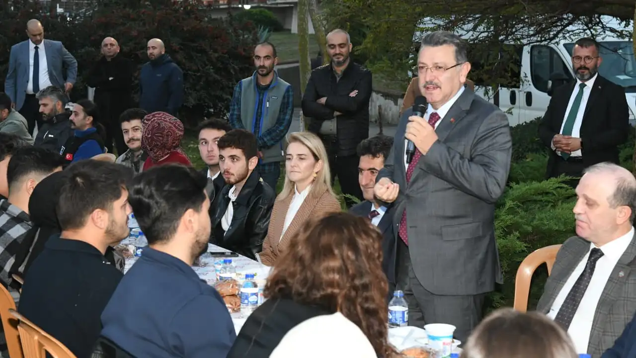 Başkan Genç KTÜ TEKNOFEST'te açıkladı: “Raylı sistem Ktü Yerleşkesine Girecek”