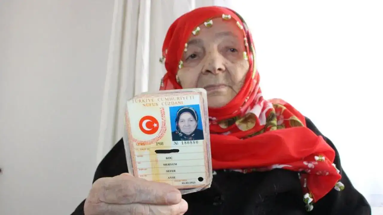 Trabzon’da 102 yaşında yeni kimliğine kavuştu