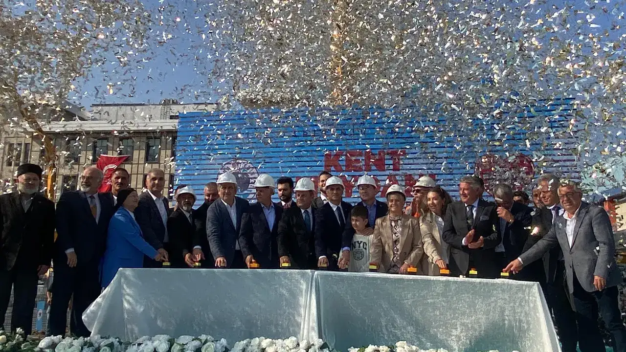 Trabzon’da temel atıldı: Kent Meydanı Projesi'ne start verildi