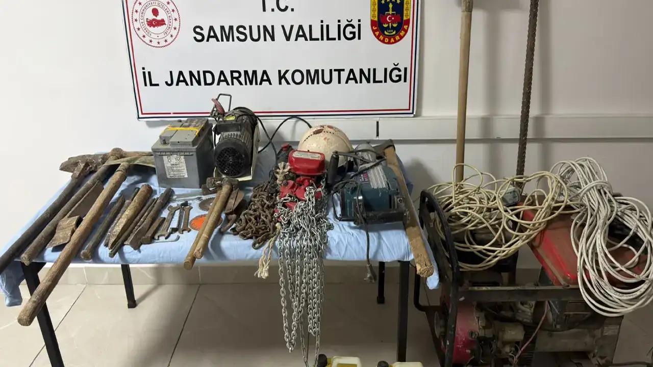 Samsun'da  izinsiz kazıya jandarma baskını: 4 kişi suçüstü yakalandı