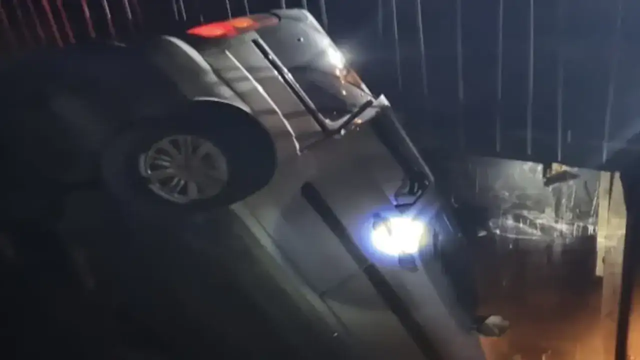 Trabzon’da araç kanala uçtu: 1 kişi yaralandı