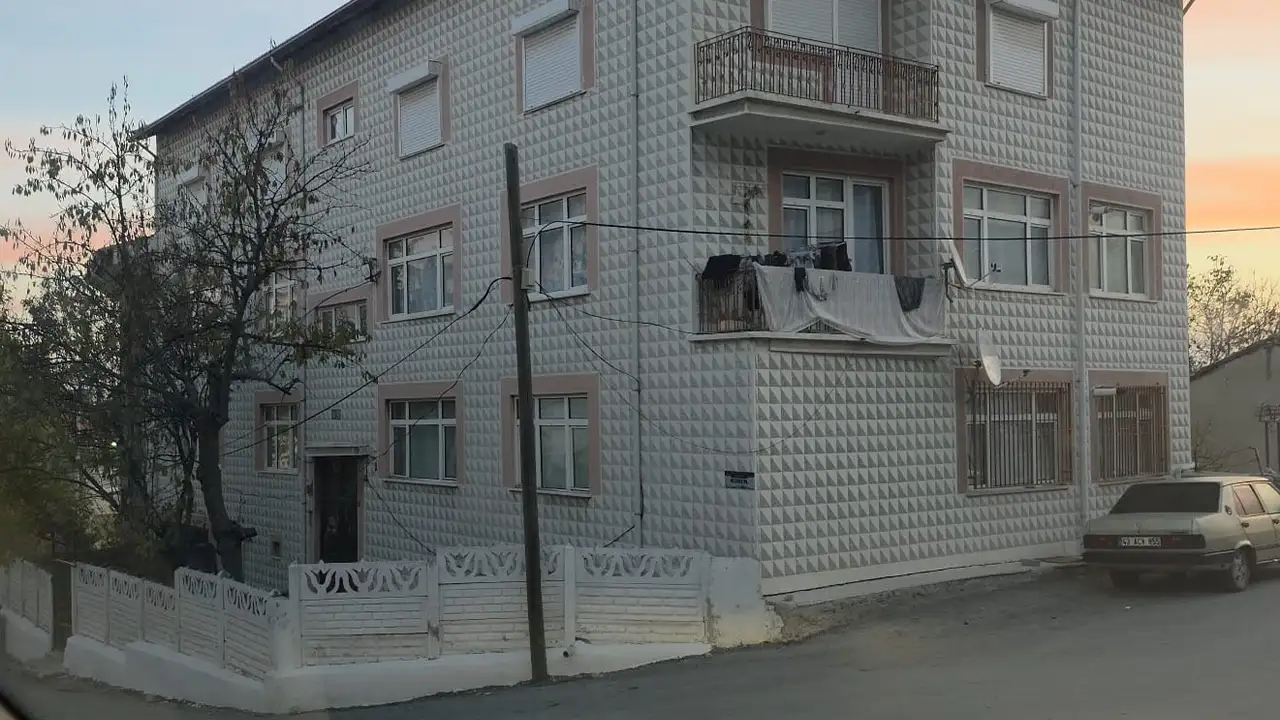 Kütahya’da kan donduran olay: Banyoda doğurdu, bebeğini havalandırmaya attı