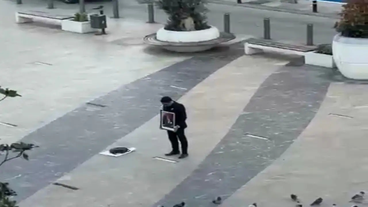 Ordu'da Atatürk posteriyle saygı duruşu: O anlar cep telefonu kamerasında