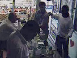 Soygun girişimi kameraya yansıdı