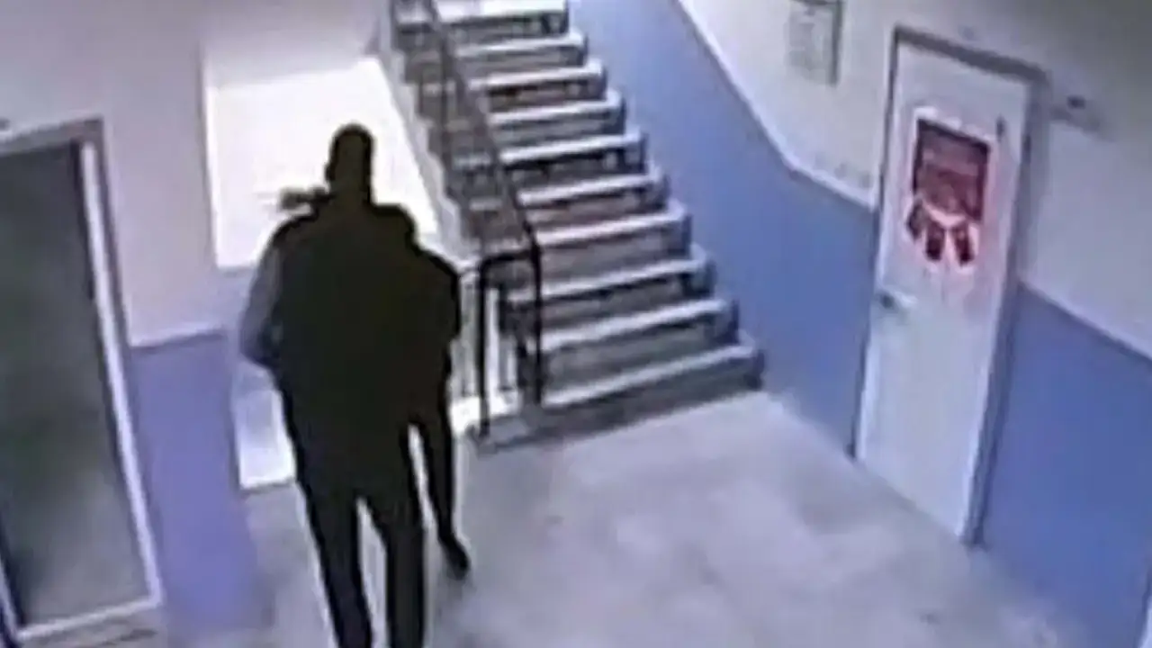 Manisa'da şok eden olay: Otizmli öğrenciyi merdivenden düşürdü