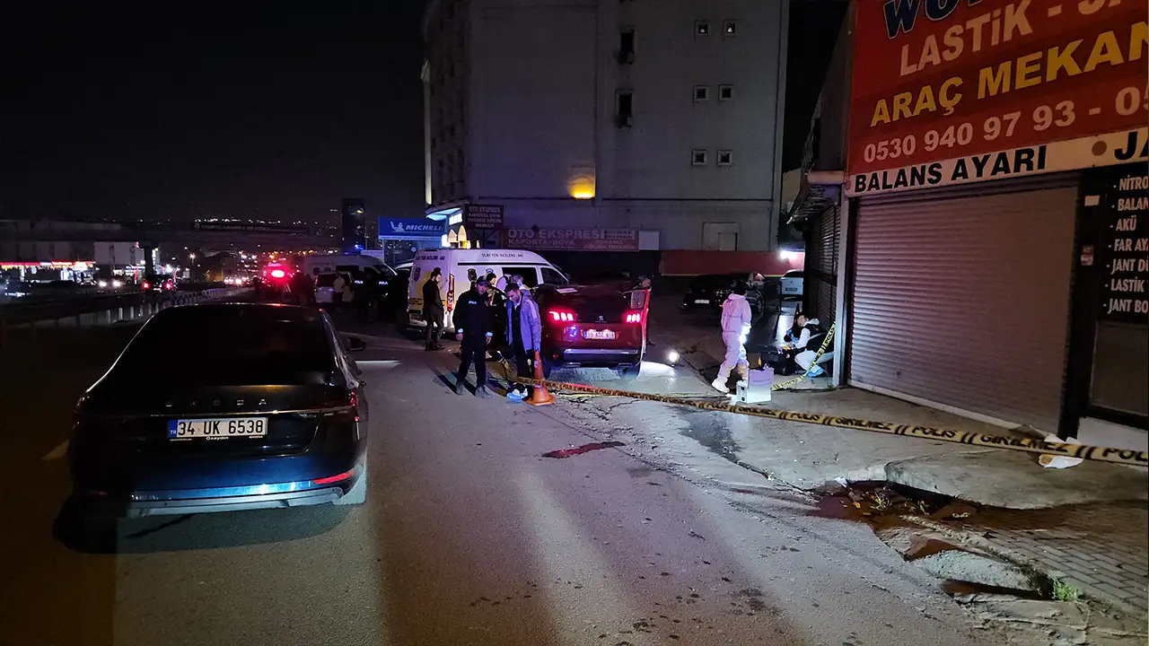 İstanbul'da otomobildeki tartışma dehşete dönüştü: 2 kişi öldü, saldırgan kaçtı