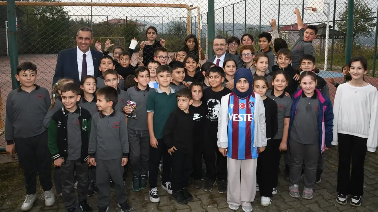 Başkan Genç’ten öğrencilere oyun sahası müjdesi