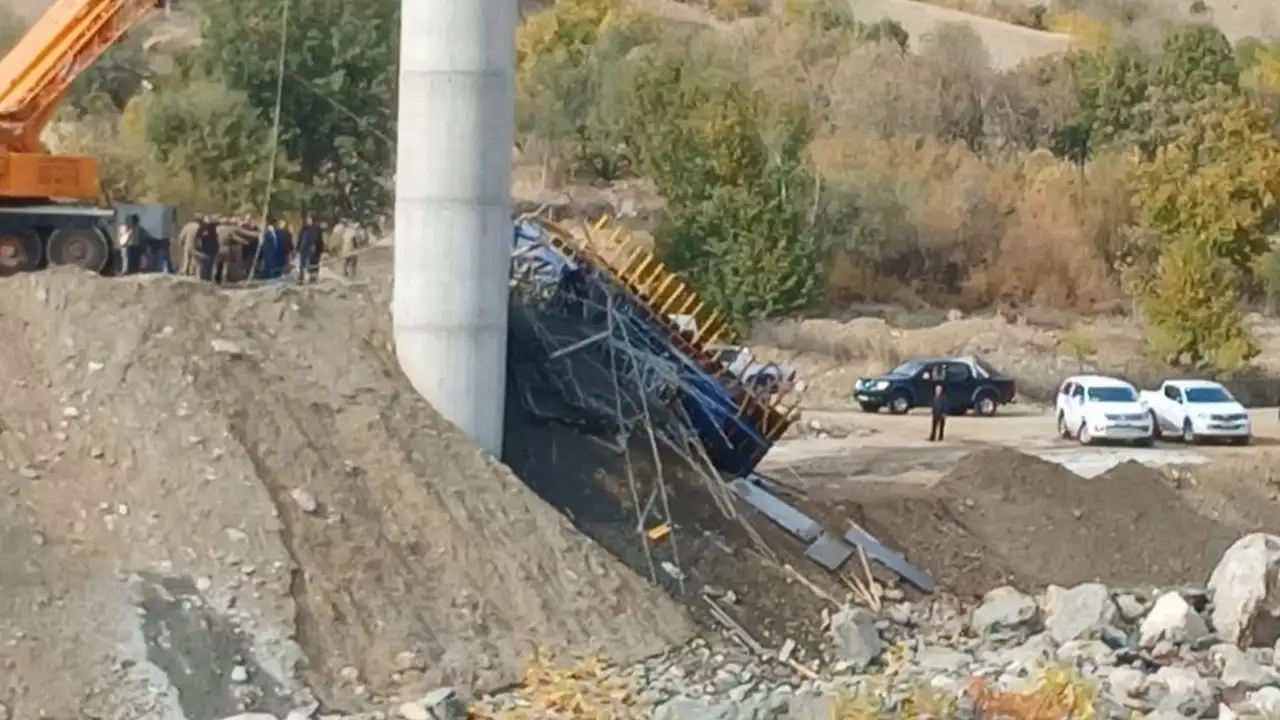 Köprü inşaatında çökme: Yaralılar var