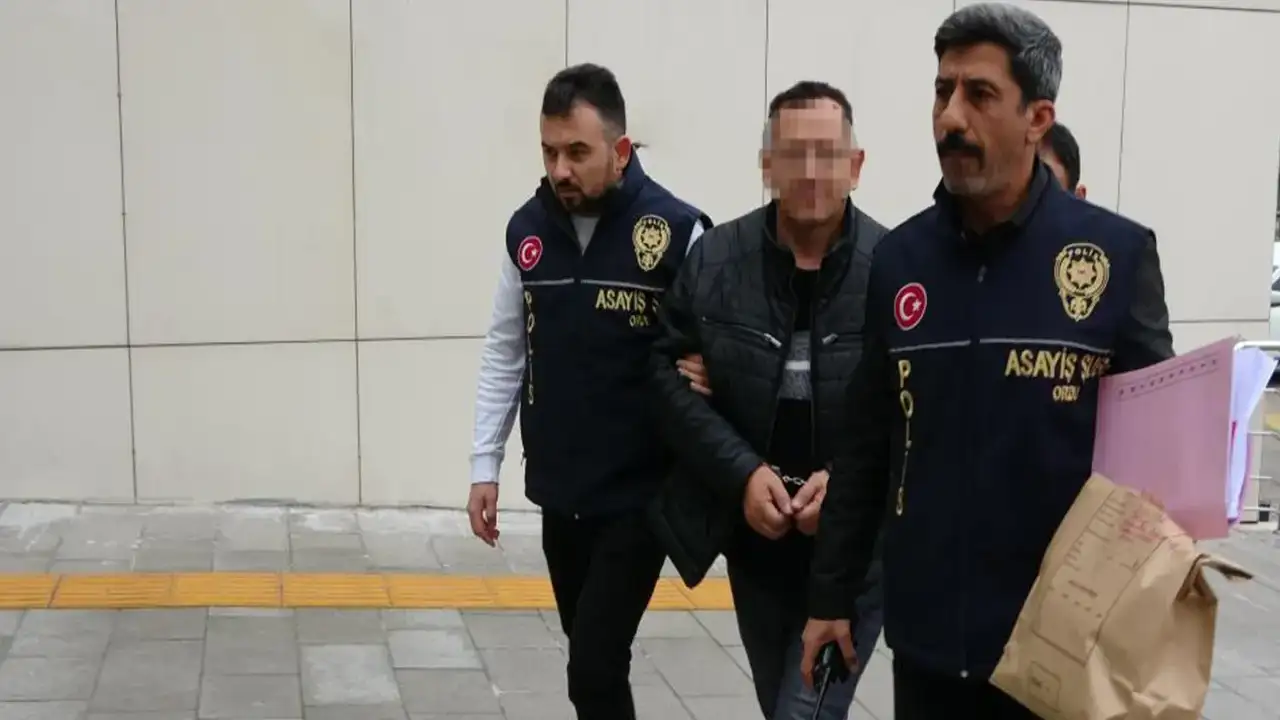 Trabzon'da yakalanan hırsız kameraları görünce şov yaptı