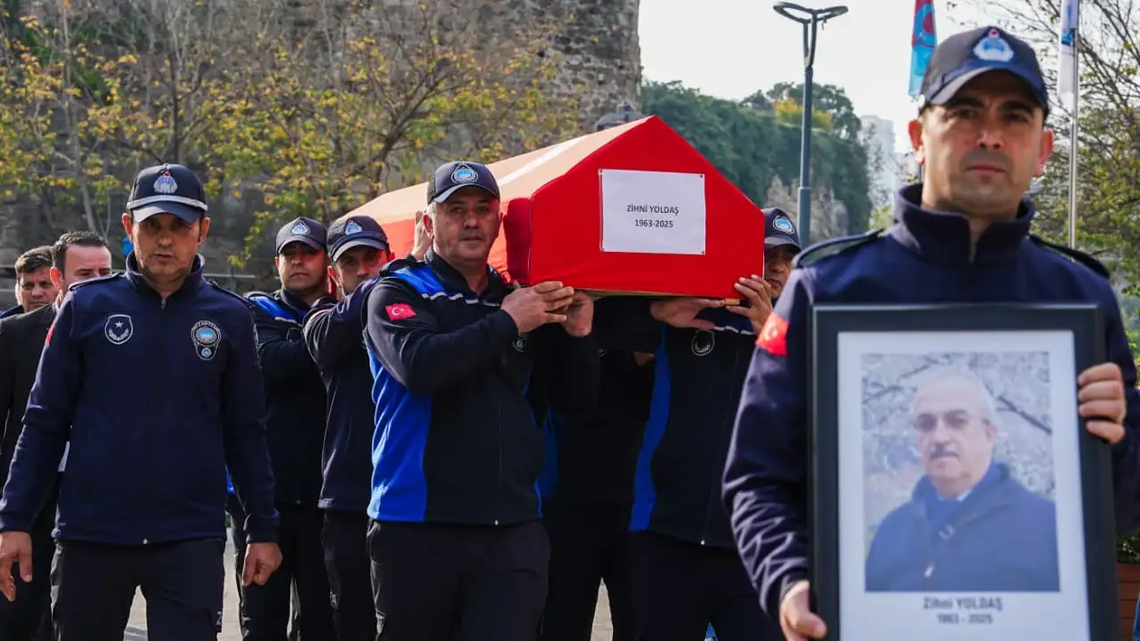 Ortahisar Belediyesi mesai arkadaşına veda etti: Gözyaşlarıyla uğurlandı