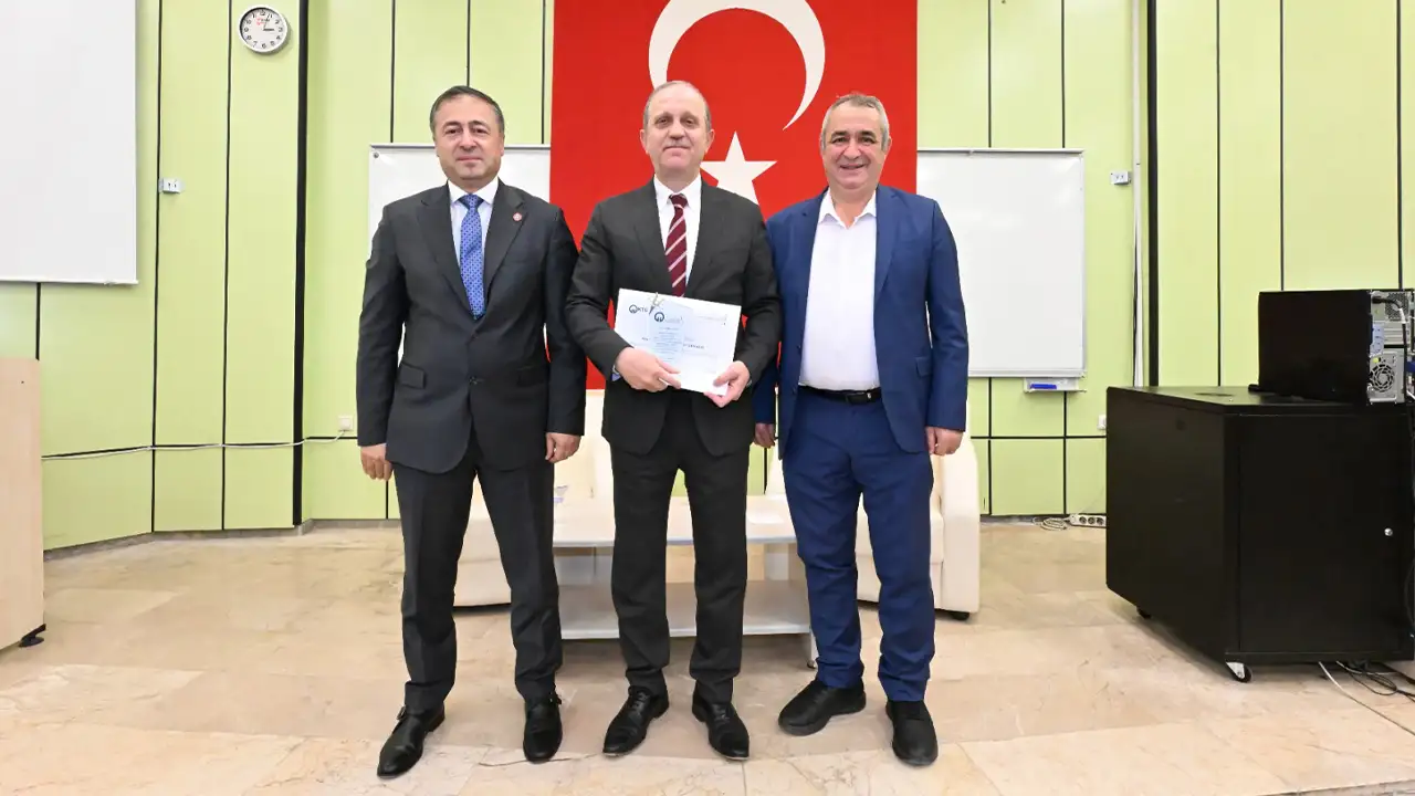 KTÜ Rektörü Prof. Dr. Çuvalcı, Metalurji Mühendisliği öğrencileriyle buluştu