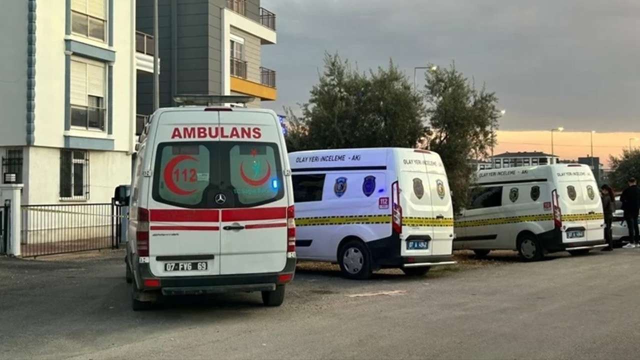 Antalya’da Polis memuru, eşi ve iki çocuğunu evinde vurarak öldürdü