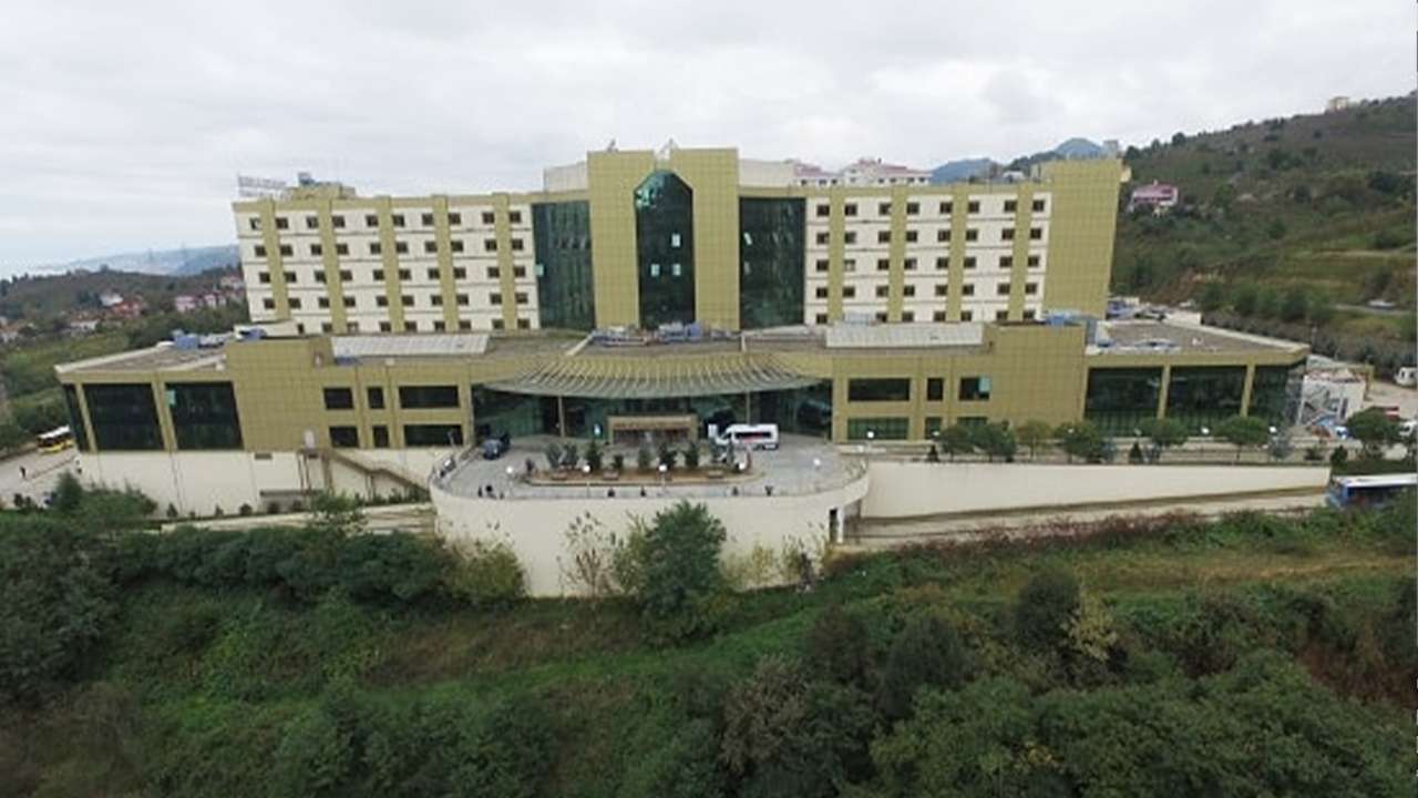 Trabzon'da kapalı omurga ameliyatı geçiren hasta sağlığına kavuştu