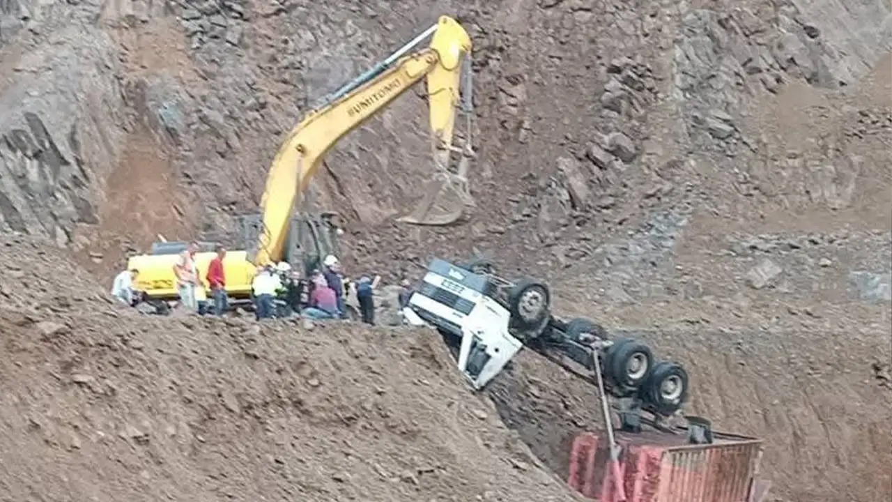Ordu'da taş ocağında kamyon devrildi: Olay yerinde ölü bulundu