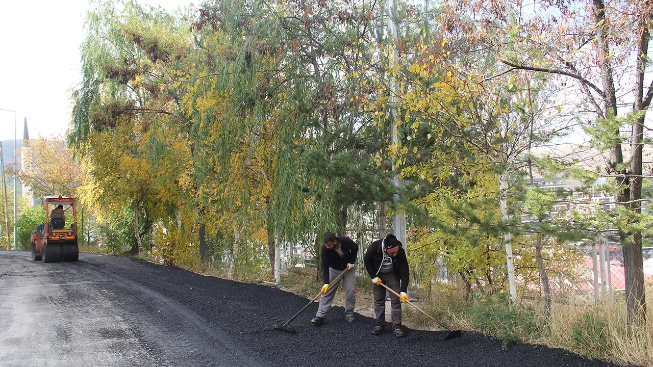 Bayburt Belediyesi’nden kente temizlik ve onarım seferberliği