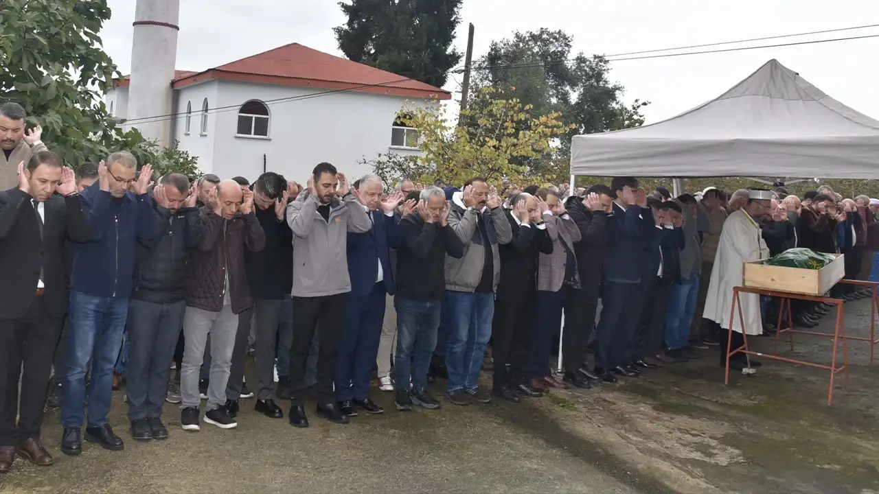 Giresun'da tekne kazasında yaşamını yitiren Hasan Dede son yolculuğuna uğurlandı