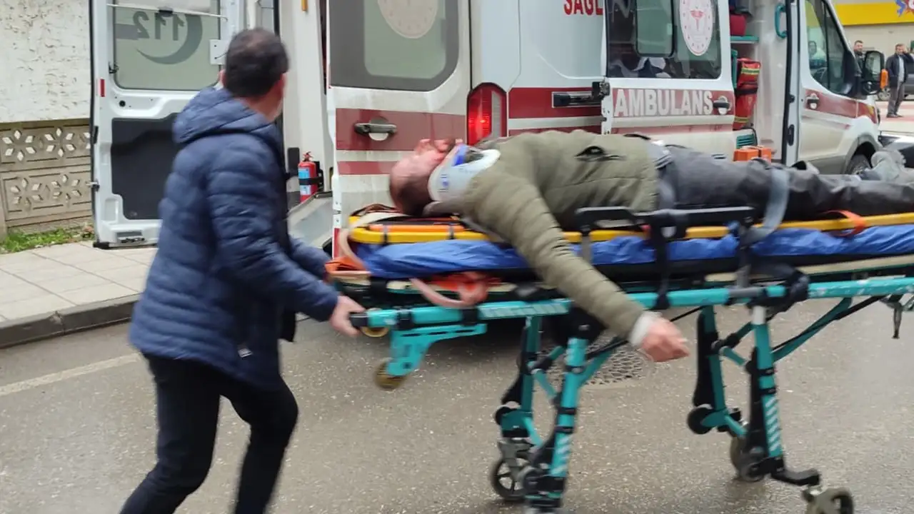 Samsun'da otomobille çarpışan motosiklet sürücüsü ağır yaralandı