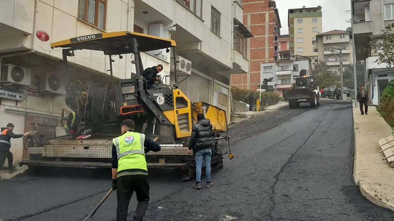 Trabzon Büyükşehir Belediyesi, 18 ilçede yol çalışmalarını sürdürüyor