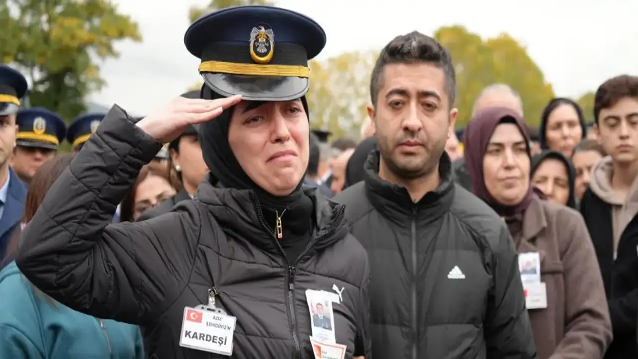 Şehit Emre Altıok’a yürek yakan veda: Kardeşinin selam durduğu an herkesi ağlattı