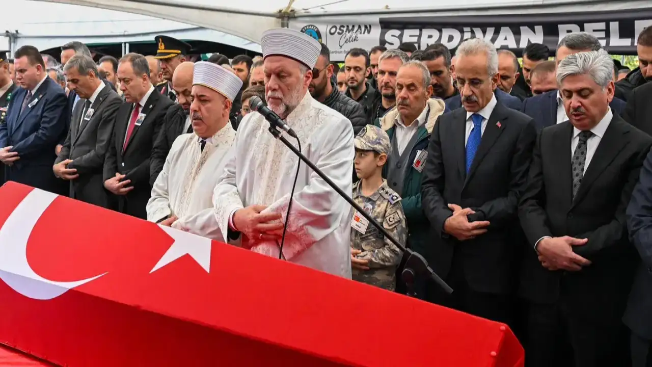 Bakan Uraloğlu Şehit Başçavuş Akın Karakuş'n cenazesine katıldı