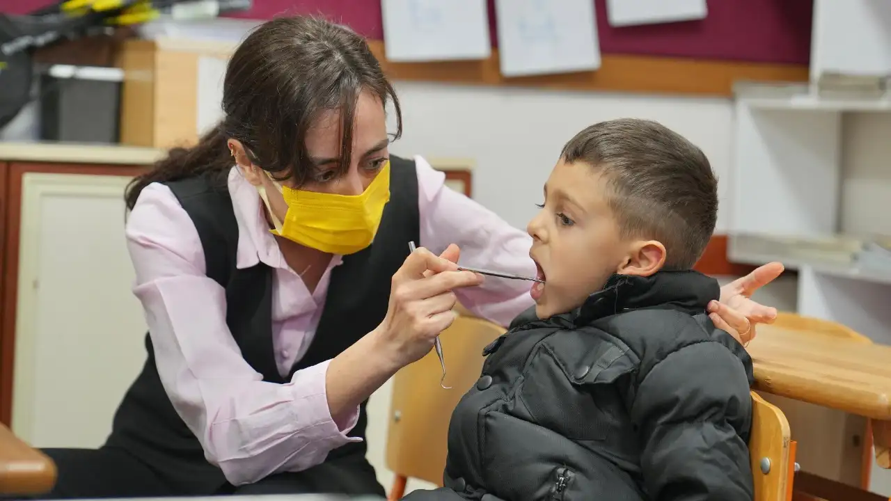 Ortahisar Belediyesi’nden öğrencilere ağız ve diş sağlığı taraması