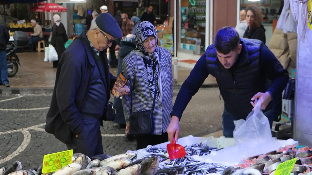 Samsun’da tezgâhlar hamsiyle doldu: Kilosu 80 lira