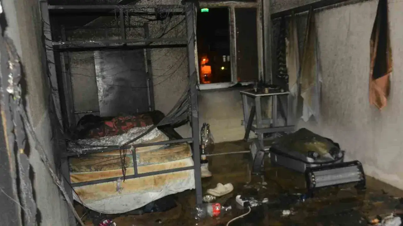 Ordu'da 4 katlı binanın çatı katı yandı: İşçiler son anda kurtuldu