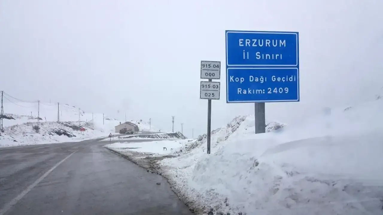 Bayburt'ta yüksek kesimlerde kar yağışı sürüyor: Trafikte tedbir çağrısı