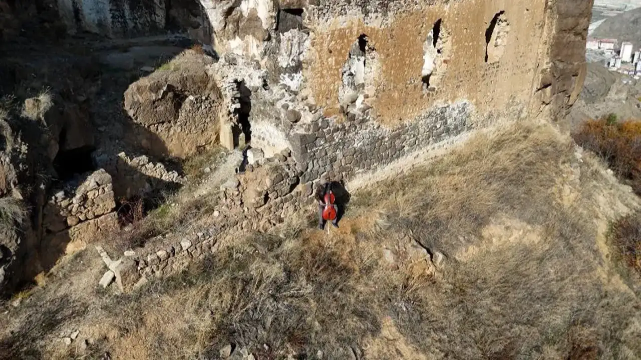 Gümüşhaneli öğretmenden memleket türküsüne büyüleyici müzik projesi