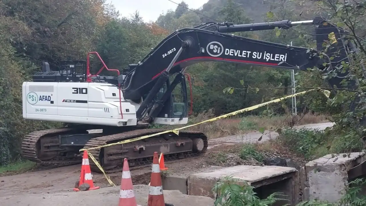 Arsin’de mahallelerde yol, menfez ve duvar çalışmaları devam ediyor