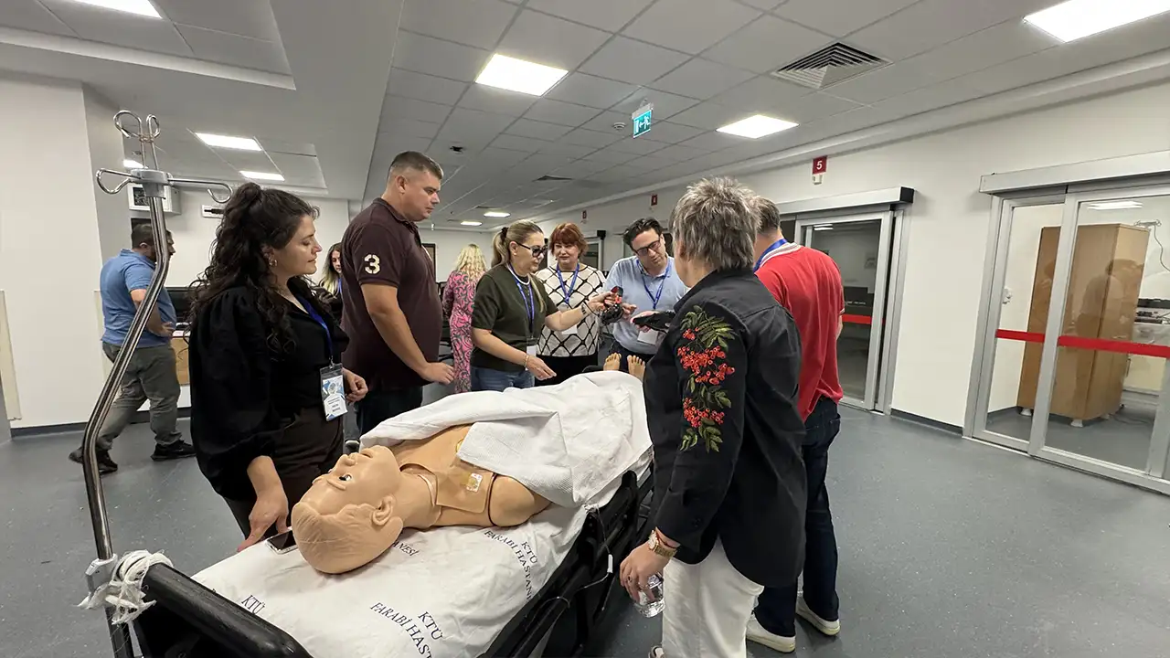 Trabzon’da doktorlar gerçeğe yakın simülasyonlarla eğitim alıyor