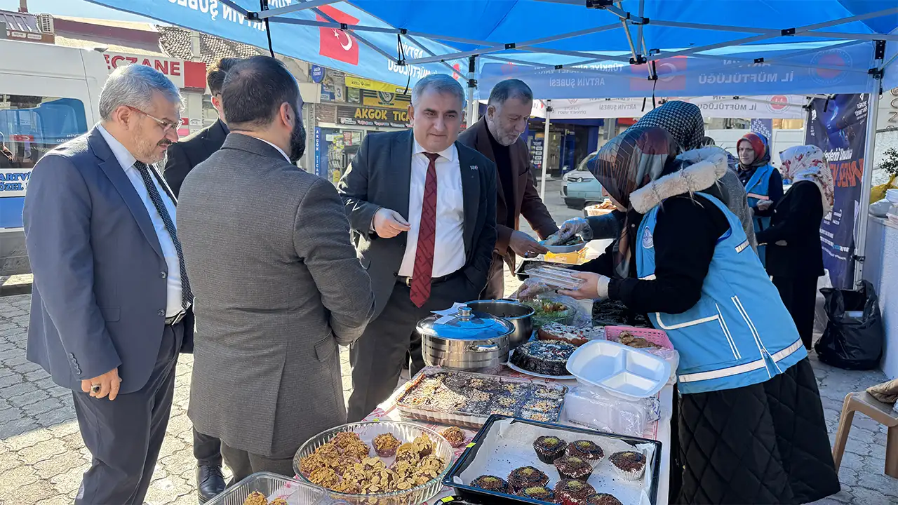 Artvin’de Gazze yararına hayır çarşısı açıldı