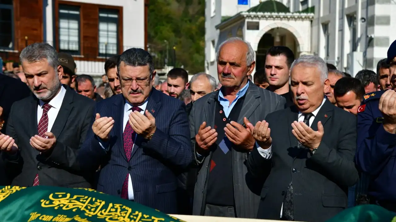 Vali Aziz Yıldırım, Selahattin Erdoğan’ın cenaze törenine katıldı