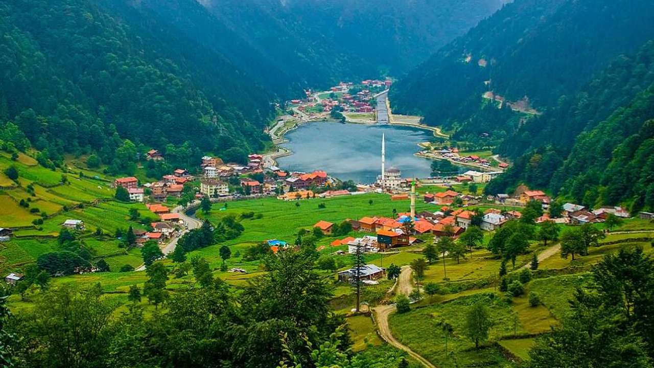 Trabzonsporlu Augusto ailesiyle Trabzon’un o meşhur yerine gitti