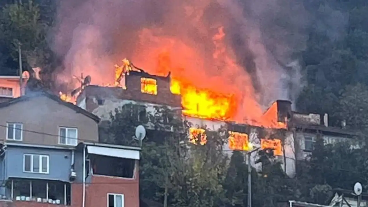 Bursa'da çıkan ev yangınında kaybolan yaşlı adamın cansız bedeni bulundu