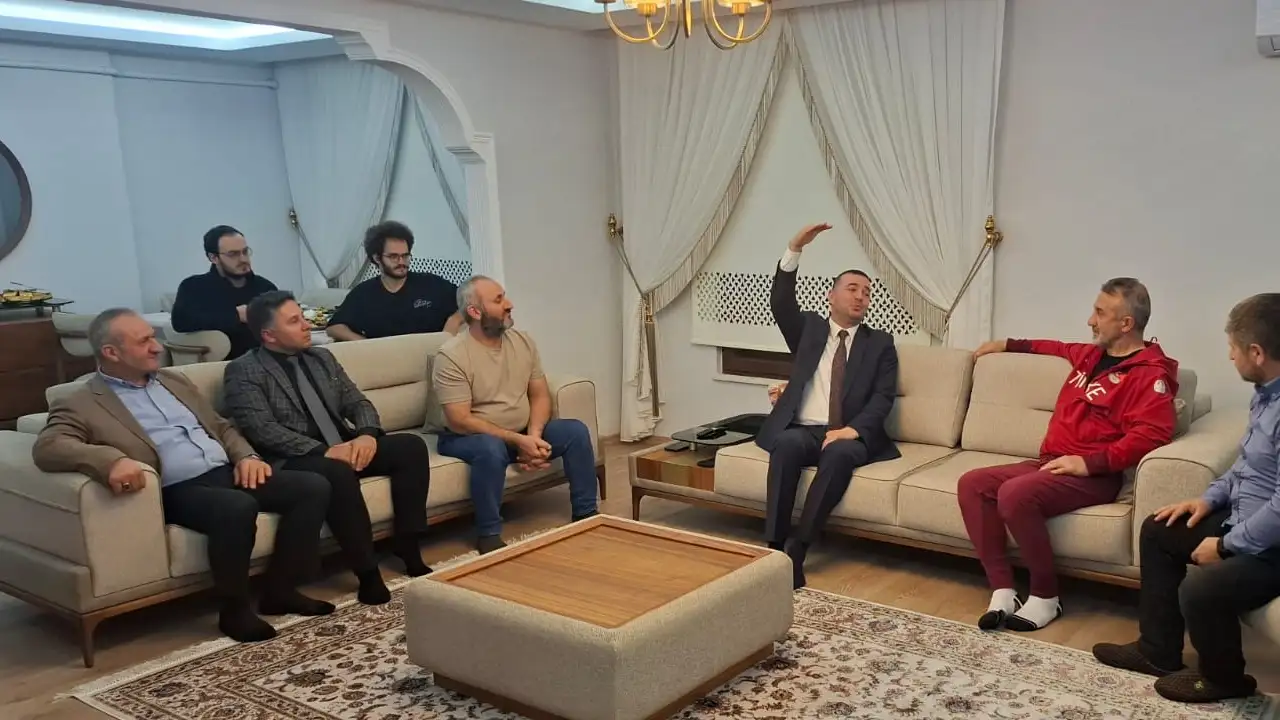 Trabzon MHP'den mahalle mahalle samimi buluşma: "Derdiniz derdimiz"