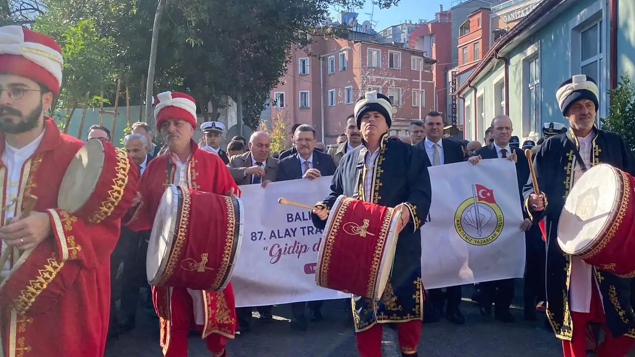 Trabzon Gönüllüleri Taburu'nun 511 şehidi mehteran eşliğinde kortej yürüyüşüyle anıldı